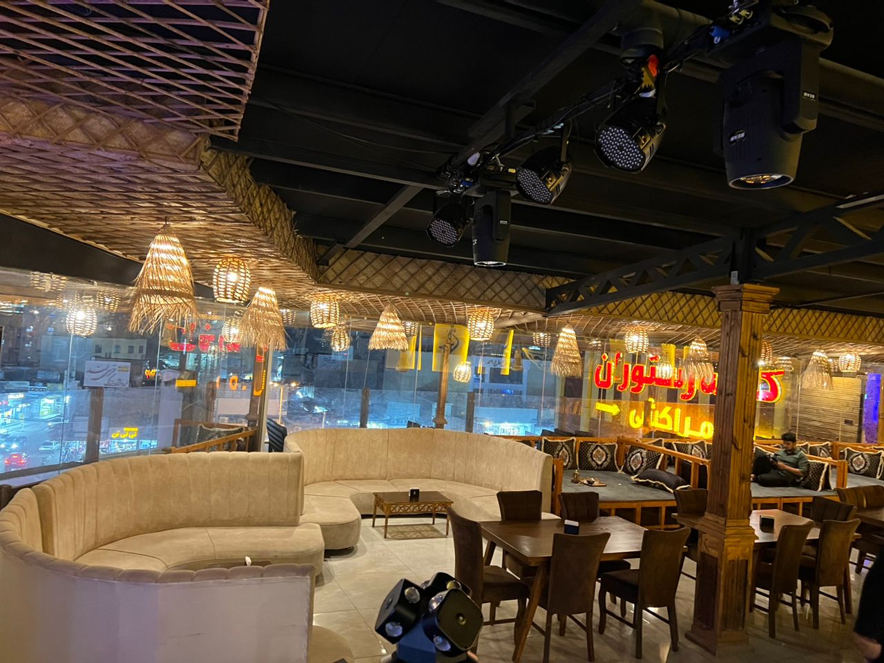 کافه رستوران مراکشی به مدیریت آقای براه در درگهان